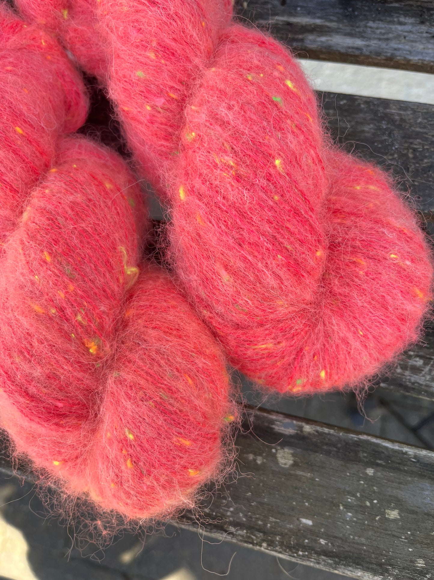 NEO Fluff „ Neonrot"