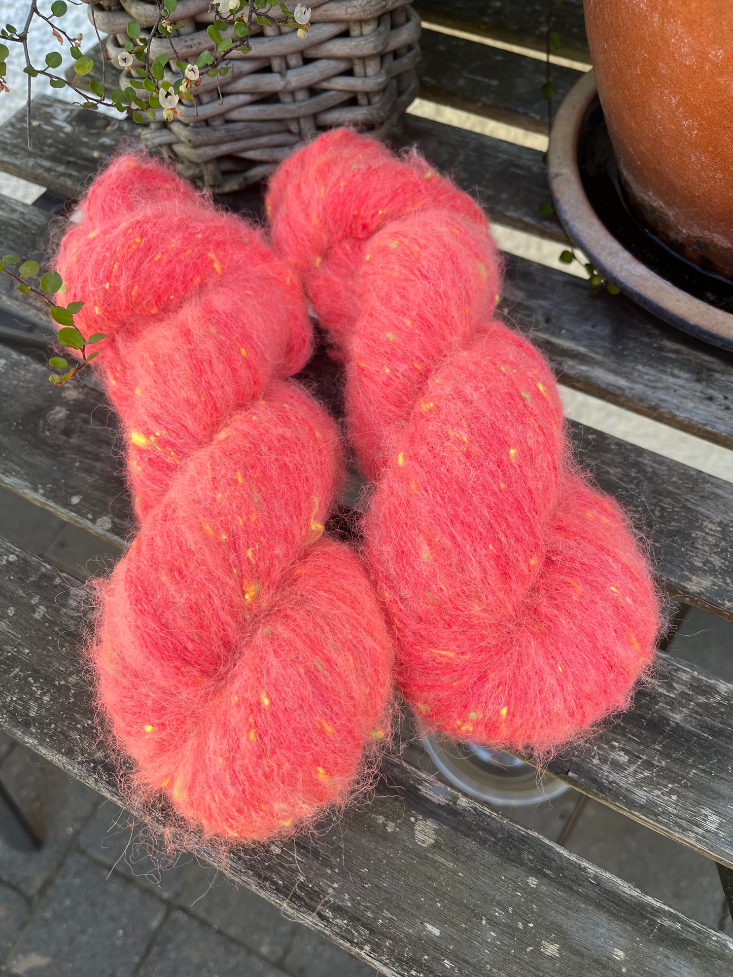 NEO Fluff „ Neonrot"
