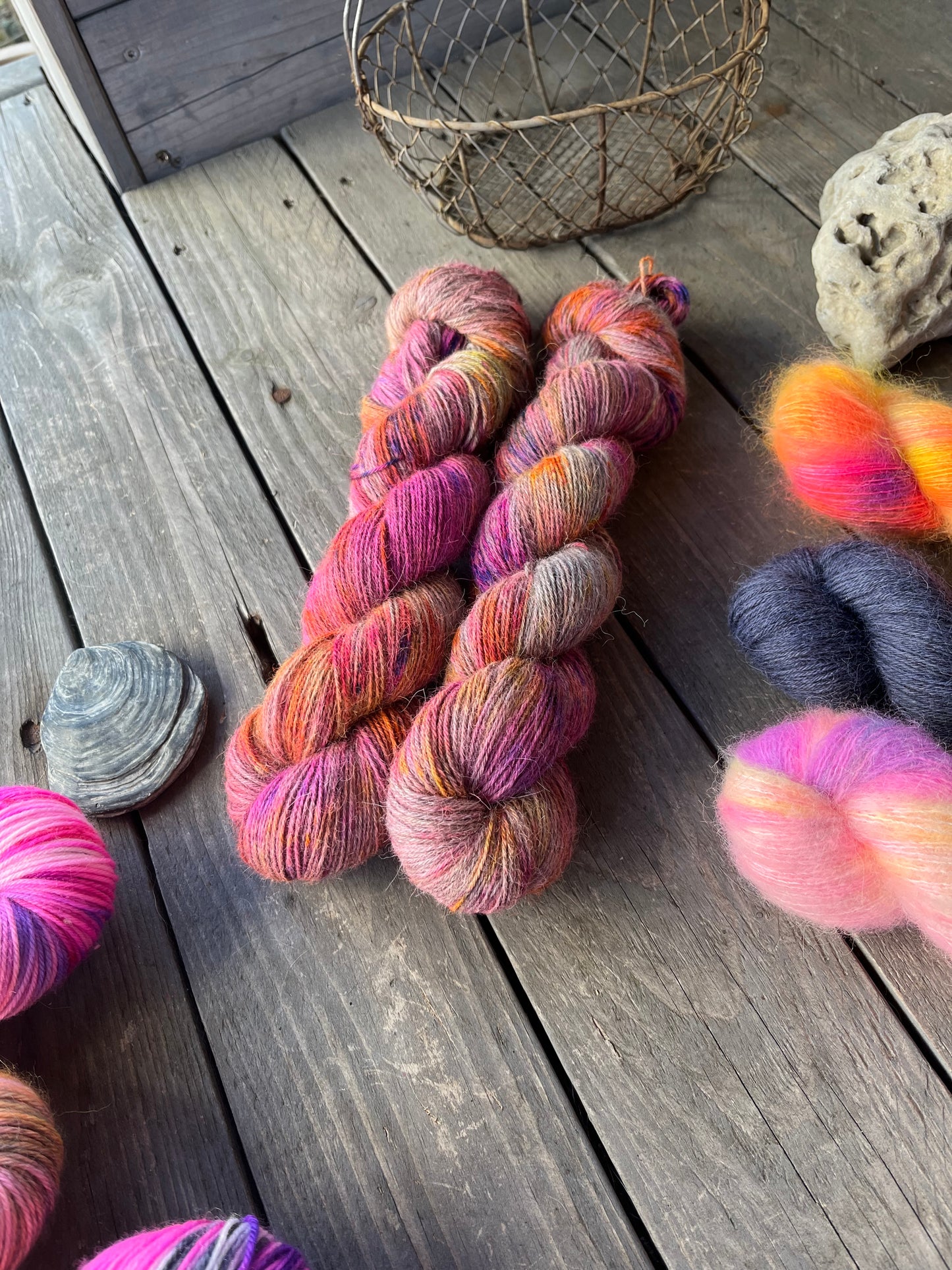 LLAMA 4ply "Neonbunt“
