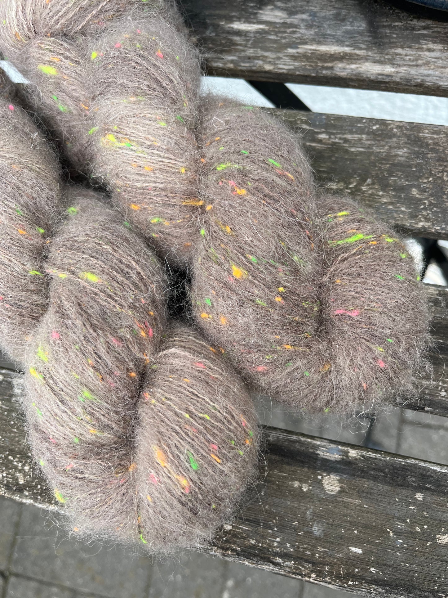 NEO Fluff „die Erde lebt"