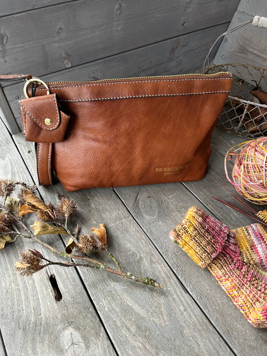 RE:DESIGNED Projekt 4, walnut