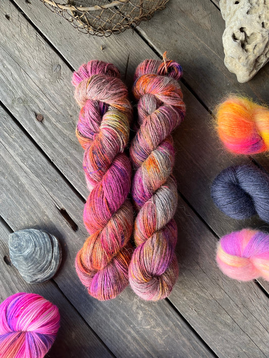 LLAMA 4ply "Neonbunt“